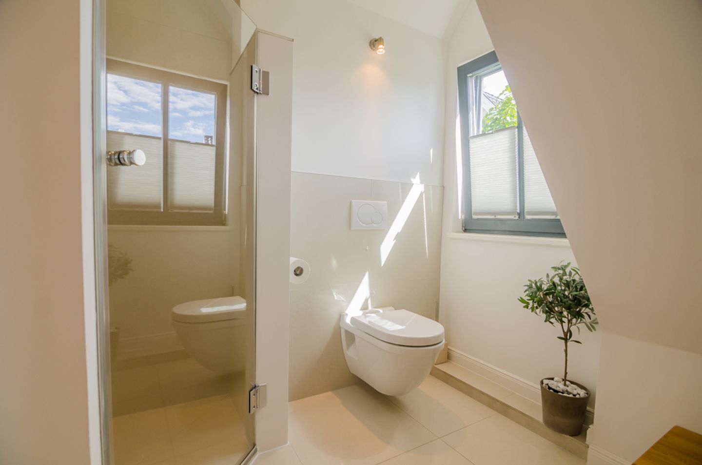 Douche, sèche-cheveux, serviettes fournies