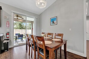 Dining - Perfect Getaway Home, Close to Rainbow Springs! (Citrus Springs)