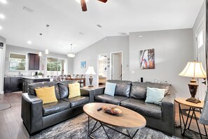 Smart TV, fireplace - Perfect Getaway Home, Close to Rainbow Springs! (Citrus Springs)