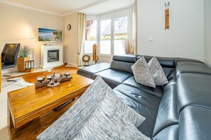 TV, fireplace, stereo - Godewind App. 5 - Aparte 3- Zimmerwohnung Zwischen Westerland und Wenningstedt mit Sauna (Sylt)