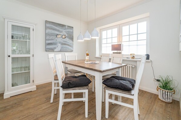 Unclassified image, 1 of 24, button