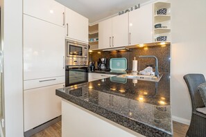 Unclassified image, 4 of 22, button