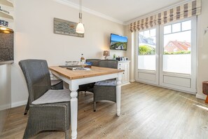 Unclassified image, 4 of 22, button