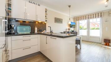 Køleskab, mikrobølgeovn, ovn, kogeplade