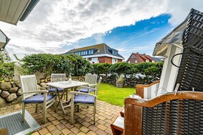 Unclassified image, 2 of 22, button