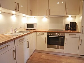 Fridge, microwave, oven, stovetop - Stadtresidenz App. 4 - Ebenerdige, Moderne Stadtwohnung- Kurze Wege zum Strand, mit Eigener (Sylt)