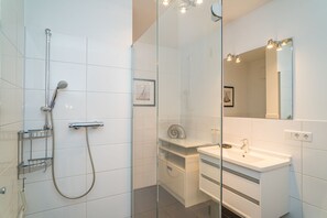Ducha, secador de pelo, toallas
