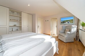 4 عدّة غرف نوم وواي فاي وملاءات أسرّة