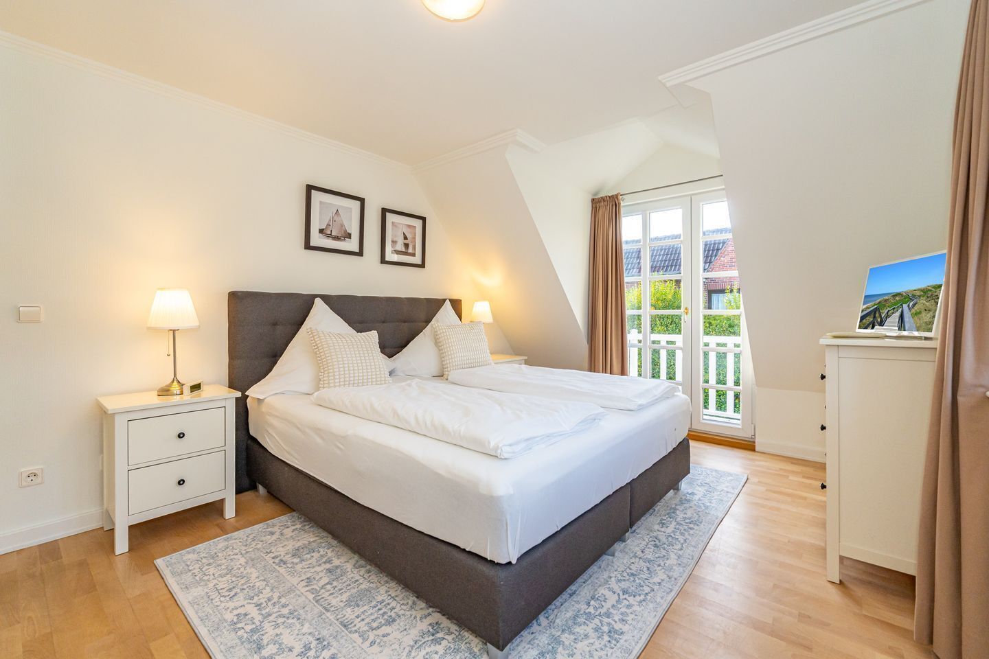 3 bedrooms, desk, iron/ironing board, WiFi