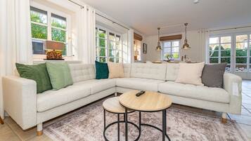 TV, fireplace, stereo