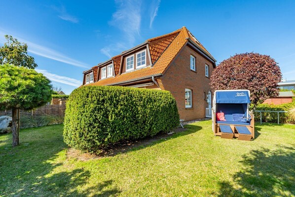 Unclassified image, 1 of 26, button