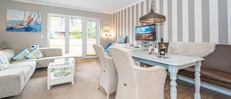 Televisión, reproductor de DVD y estéreo