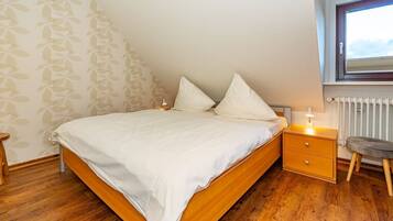 2 bedrooms, WiFi, bed sheets