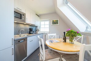 冷蔵庫、電子レンジ、コンロ、食器洗い機