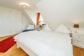 Unclassified image, 5 of 33, button