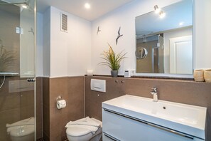 Doccia, asciugacapelli, asciugamani