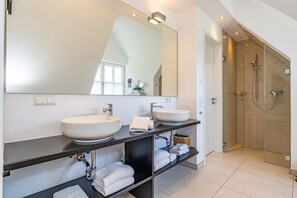 Unclassified image, 2 of 35, button