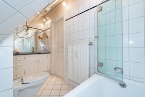 Shower, hair dryer, towels - Roseneck App. 6 - Cozy vacation apartment for up to 2 persons with (Sylt-Ost)