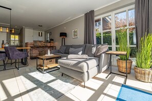 Unclassified image, 3 of 40, button