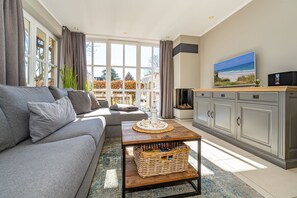 Unclassified image, 2 of 40, button