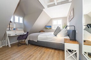 Unclassified image, 4 of 40, button