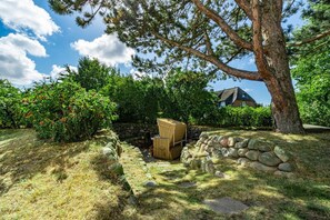 Unclassified image, 5 of 17, button