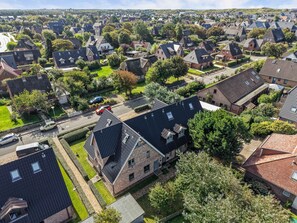 A residential area with houses, roads, and greenery. - Syltmuschel - Relaxen Sie in der Wunderschönen und Neuen 3-zimmerwohnung in Westerland (Sylt)