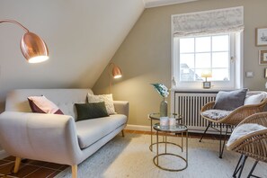 Unclassified image, 5 of 17, button