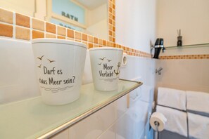 Unclassified image, 3 of 20, button