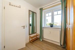 Unclassified image, 3 of 20, button