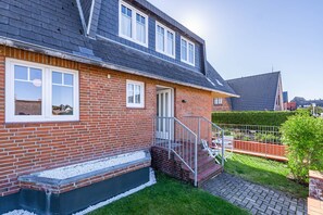 Unclassified image, 5 of 20, button