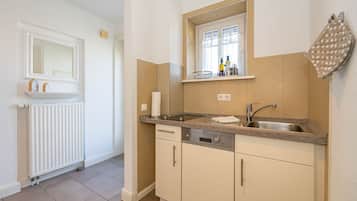 Fridge, stovetop, dishwasher, coffee/tea maker