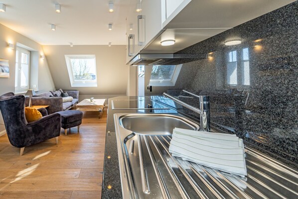 Unclassified image, 1 of 21, button