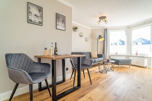 Unclassified image, 5 of 13, button