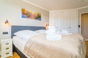 1 多间卧室、熨斗/熨衣板、WiFi、床单