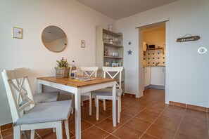 Unclassified image, 5 of 21, button