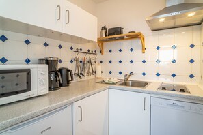 Refrigerador, microondas, parrilla de estufa y lavavajillas