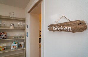 Unclassified image, 4 of 21, button