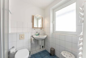 Dusj, hårføner og håndklær