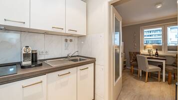Kühlschrank, Herdplatte, Geschirrspüler