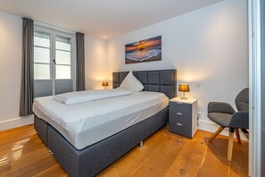 3 habitaciones, tabla de planchar con plancha, wifi y ropa de cama 