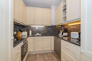Refrigerador, horno, parrilla de estufa y lavavajillas 