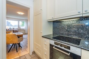 Fridge, oven, stovetop, dishwasher