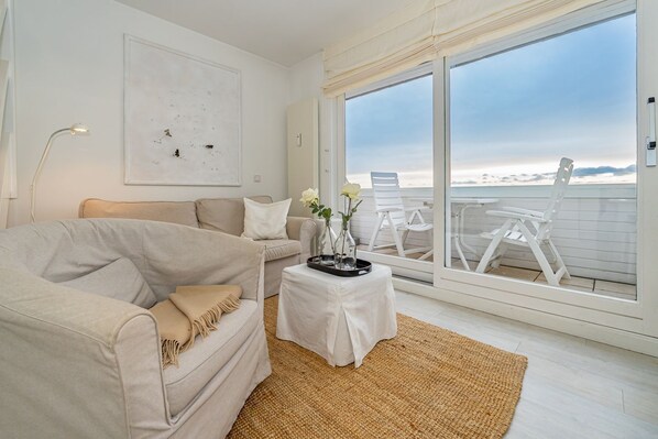 Unclassified image, 1 of 21, button - Traumblick App. 4 - Apartment Traumblick for max. 4 persons - with sea view (Sylt-Ost)