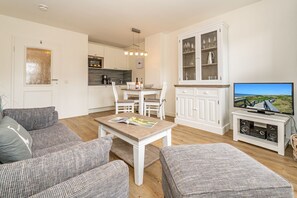 TV - Relax App.2 - Beautiful apartment in the south of Westerland with terrace. (Sylt)