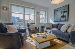 Unclassified image, 2 of 17, button