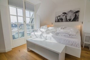 Unclassified image, 5 of 17, button