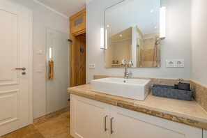 Shower, hair dryer, towels - Sylt Oase - semi-detached vacation home for max. 6 persons with sauna, garden and (Sylt)