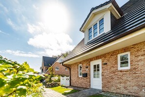 Exterior - Sylt Oase - semi-detached vacation home for max. 6 persons with sauna, garden and (Sylt)