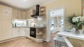 Køleskab, ovn, kogeplade, opvaskemaskine